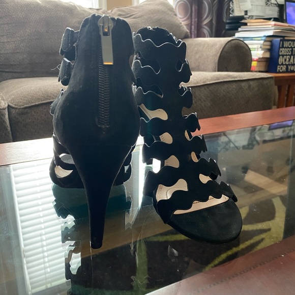 Kate & Kelly Heels 7.5 - Picture 2 of 2